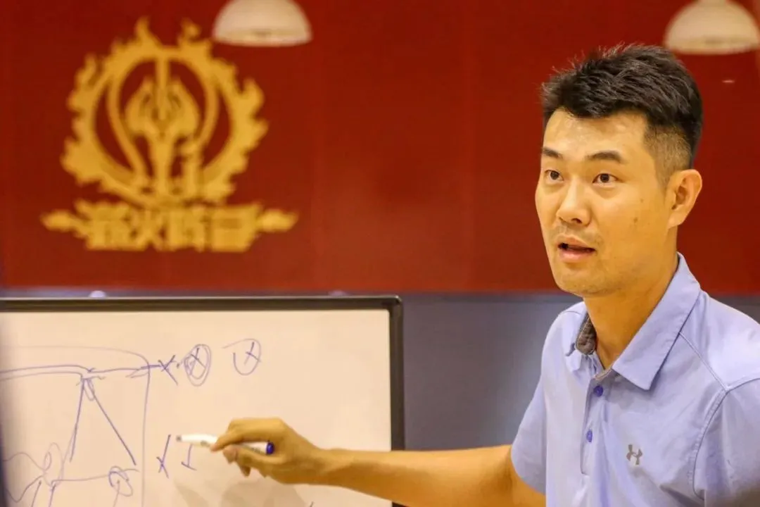 如何利用高科技设备解决篮球训练中的常见问题_1